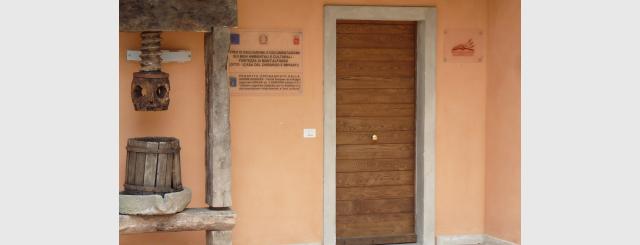 foto rappresentante una porta, l'ingresso di CTP